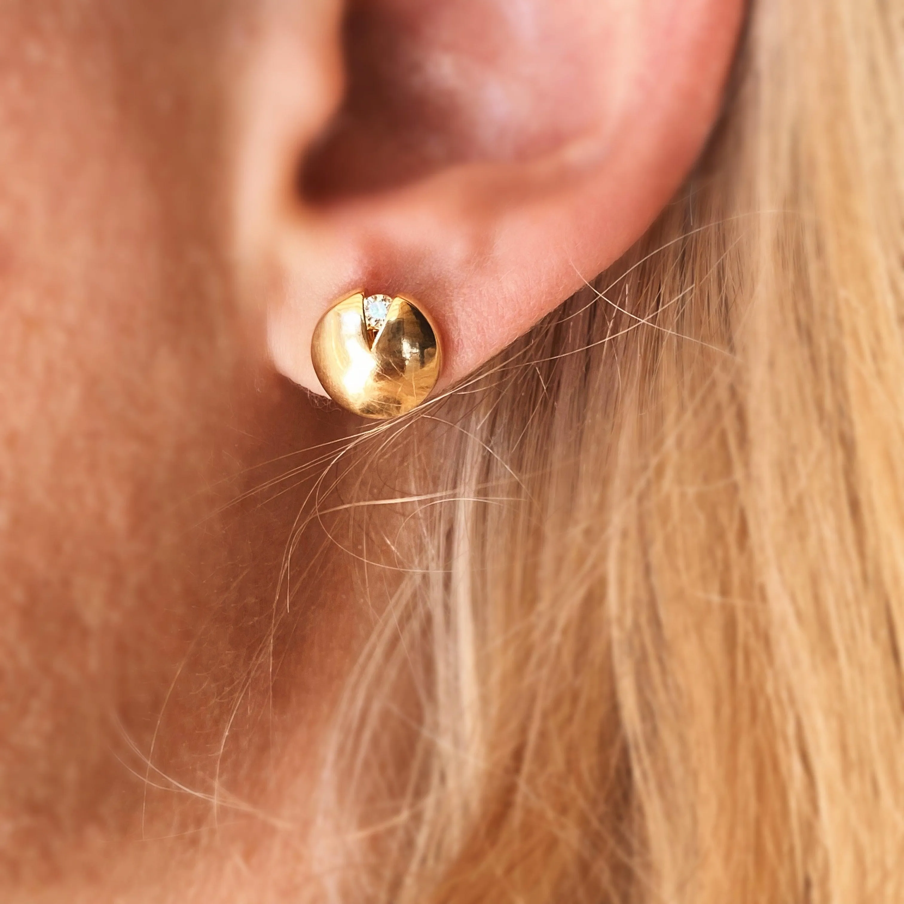 18k Gold Filled Split Round Button Stud With Cubic Zircon Detail