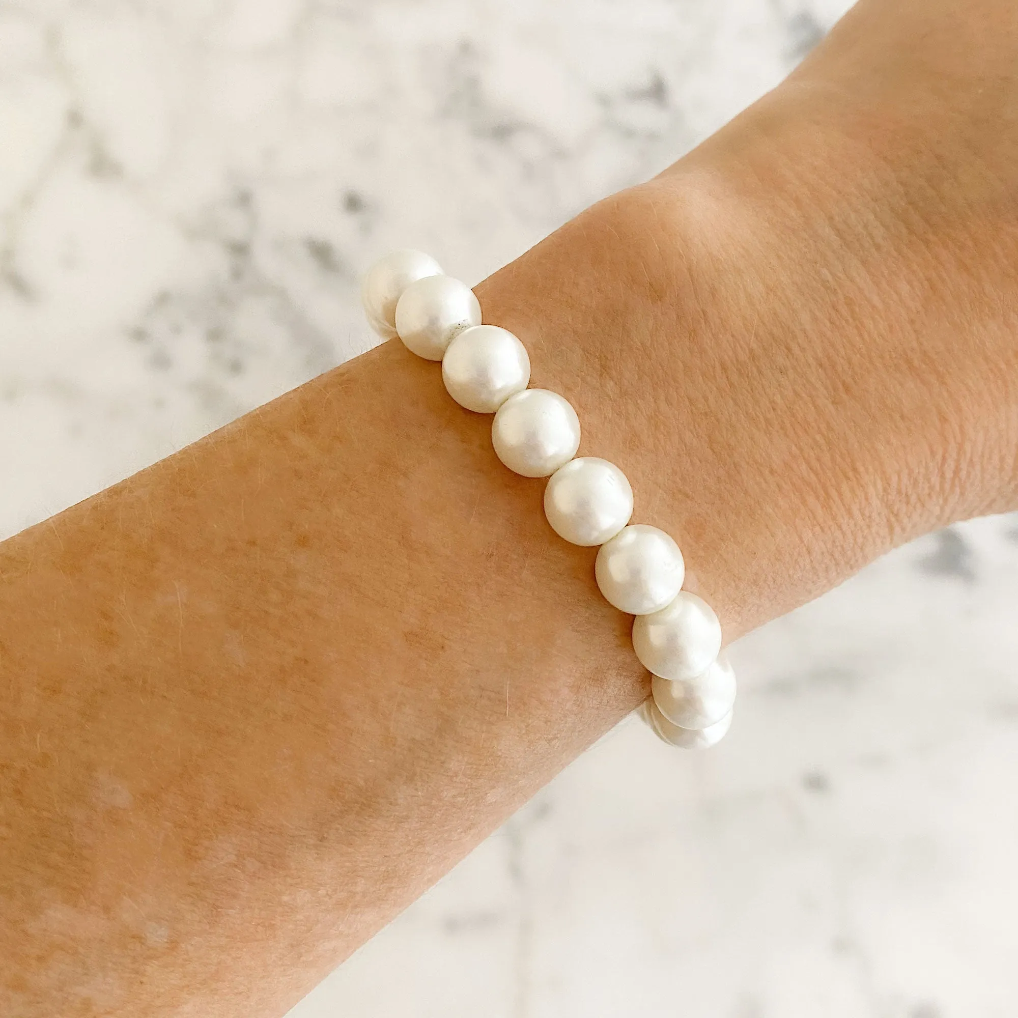 AMELIA white pearl stretch bracelet