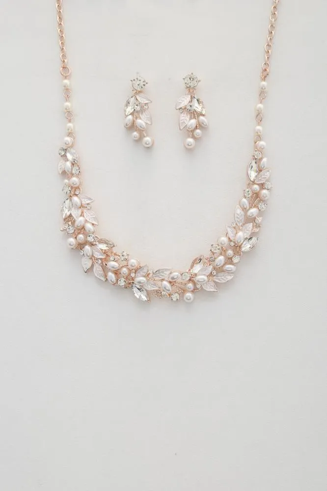 Leaf Pattern Pearl Crystal Necklace