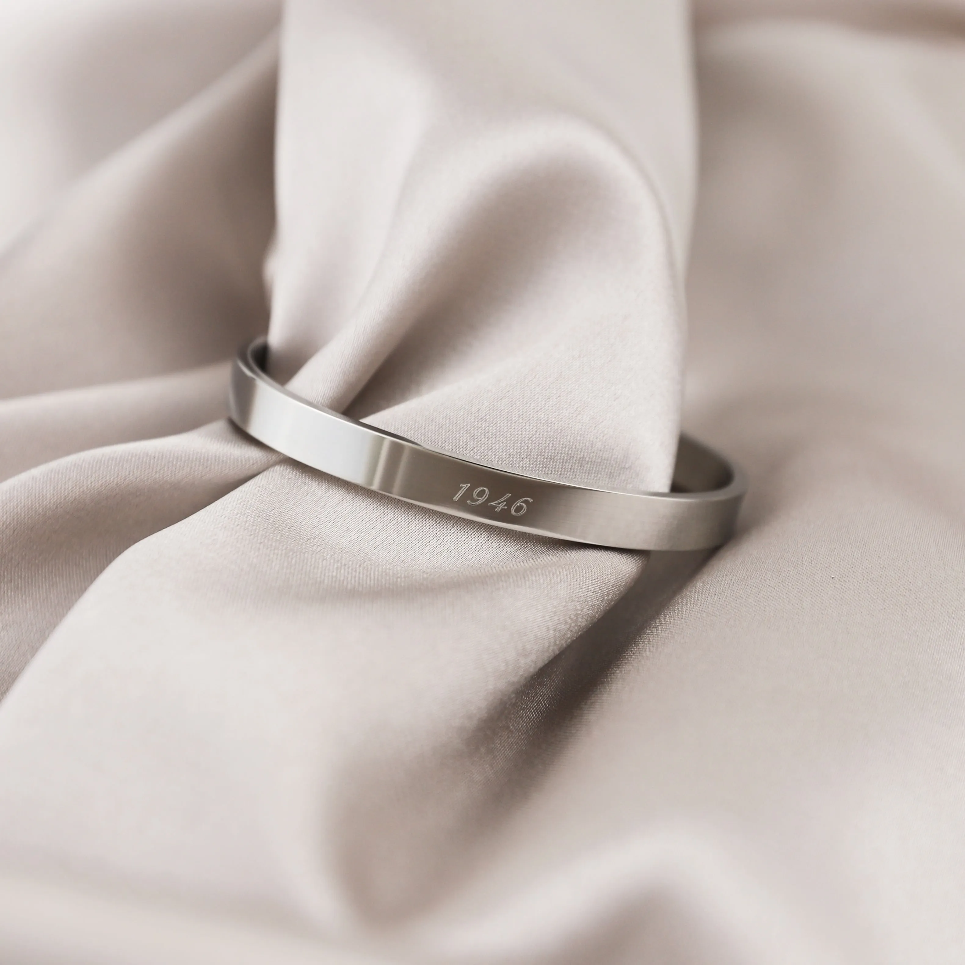 Signature Classic Bangle